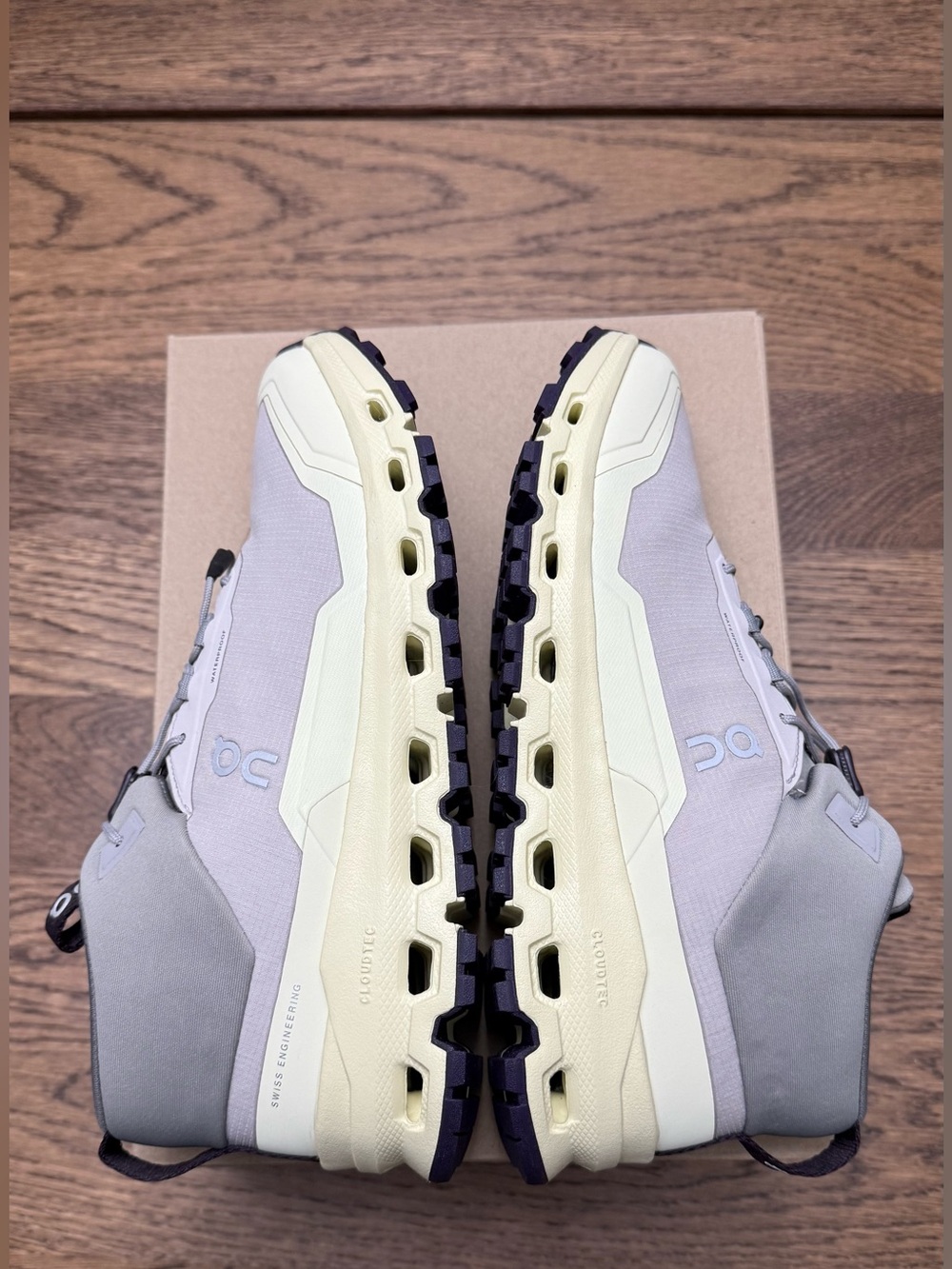On Big Kid’s Cloudhero Mid Waterproof Silver/Seedling Size Y5 or Womans 6.5